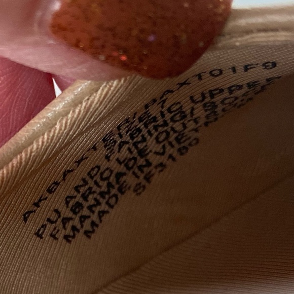 Anne Klein~Baxter~Two-Toned~Slingback~Almond Toe~Block Kitten Heel~Pump~Size 7 - Picture 10 of 12